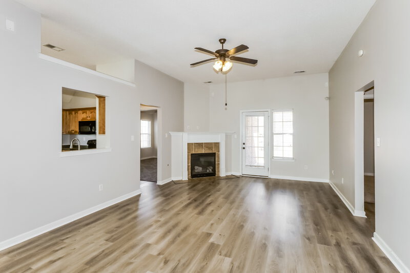 1,920/Mo, 7182 Crape Myrtle Dr Olive Branch, MS 38654 Living Room View