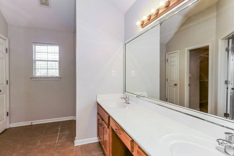 1,920/Mo, 7182 Crape Myrtle Dr Olive Branch, MS 38654 Main Bathroom View