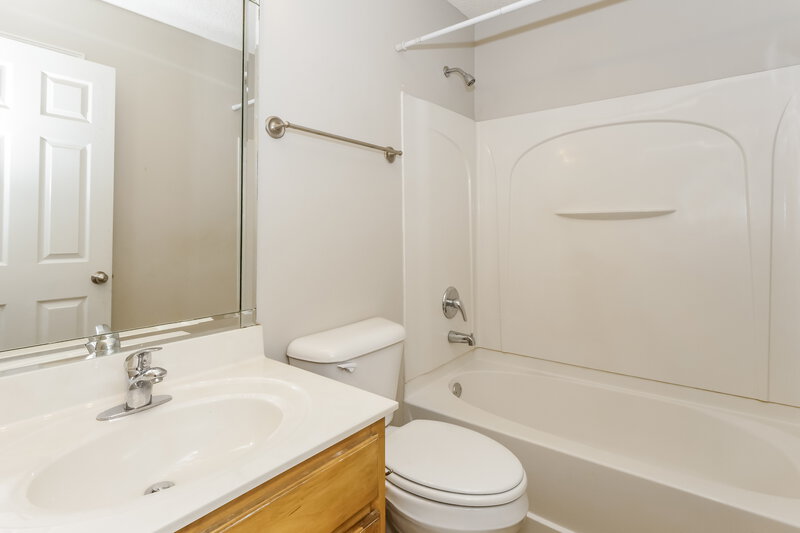 1,920/Mo, 7182 Crape Myrtle Dr Olive Branch, MS 38654 Bathroom View