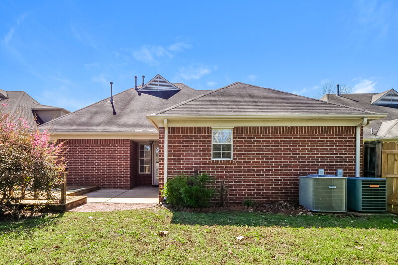 1,920/Mo, 7182 Crape Myrtle Dr Olive Branch, MS 38654 Rear View