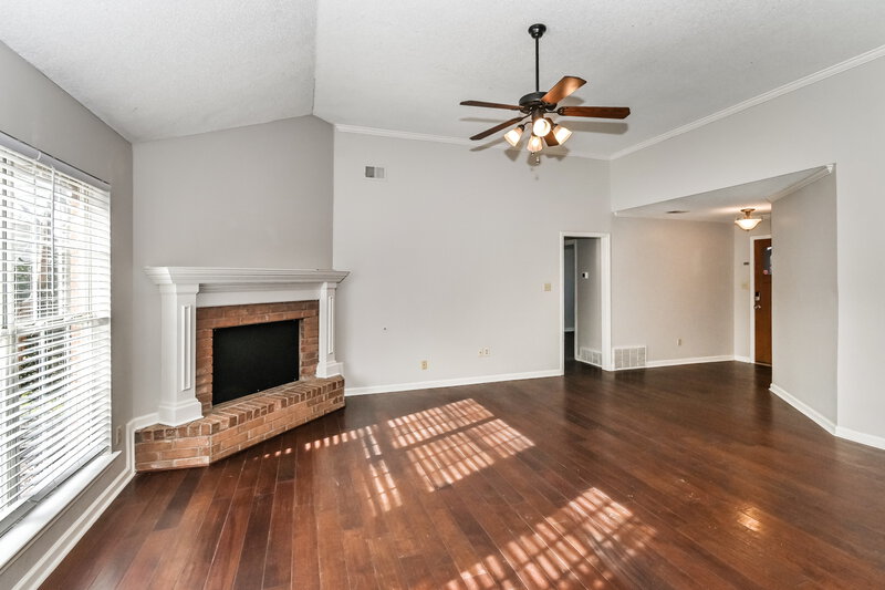 1,970/Mo, 1755 Steeplechase Cv Southaven, MS 38671 Living Room View 3