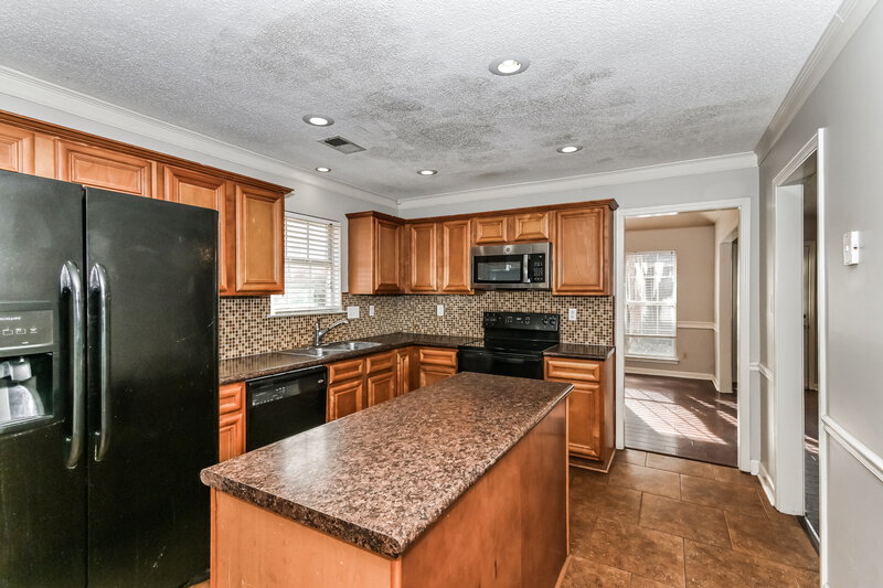 1,970/Mo, 1755 Steeplechase Cv Southaven, MS 38671 Kitchen View 2