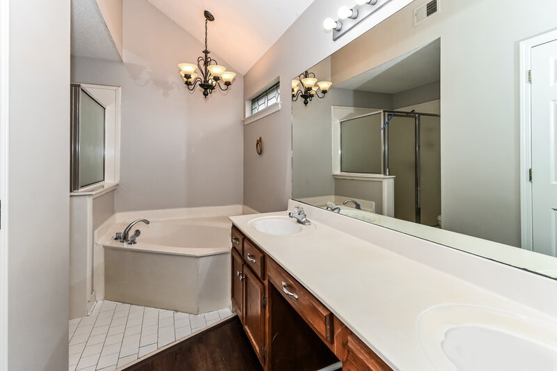 1,970/Mo, 1755 Steeplechase Cv Southaven, MS 38671 Main Bathroom View