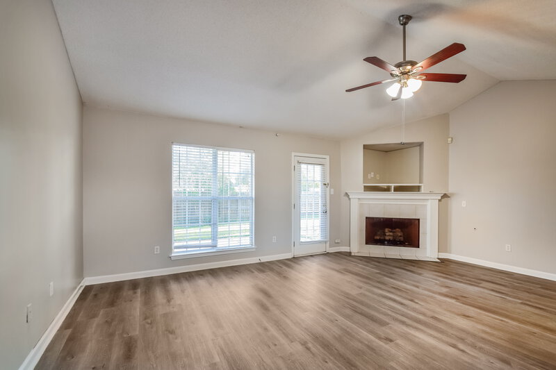 1,975/Mo, 2829 Russum Dr Southaven, MS 38672 Living Room View
