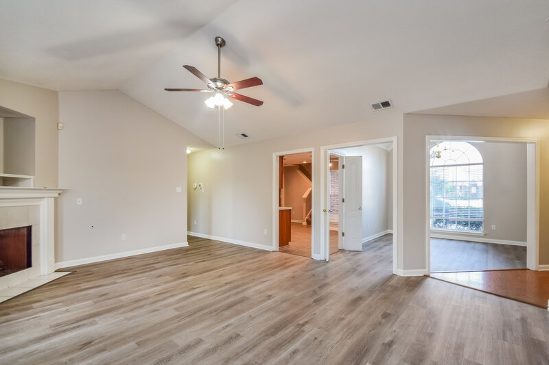 1,975/Mo, 2829 Russum Dr Southaven, MS 38672 Living Room View 2