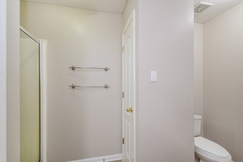 1,975/Mo, 2829 Russum Dr Southaven, MS 38672 Main Bathroom View 2