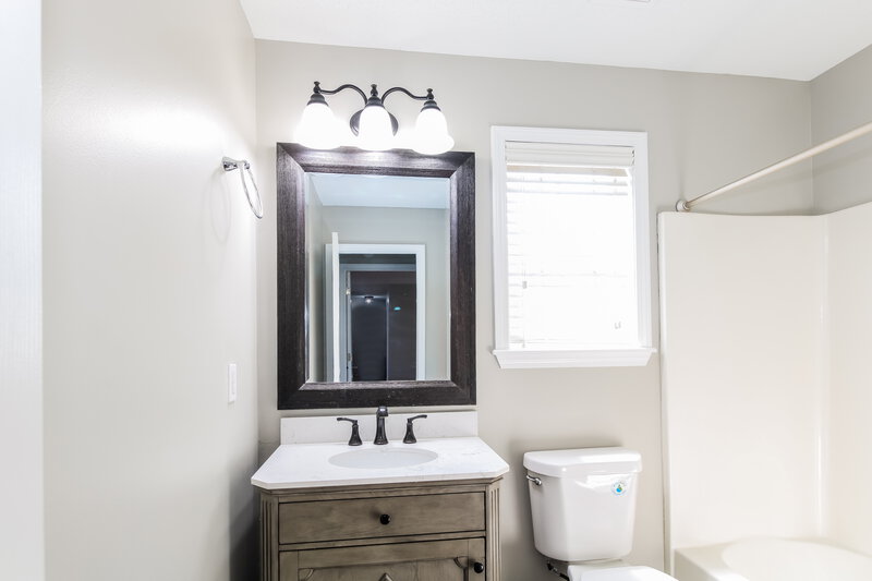 1,725/Mo, 331 Bloomington Dr Brighton, TN 38011 Bathroom View