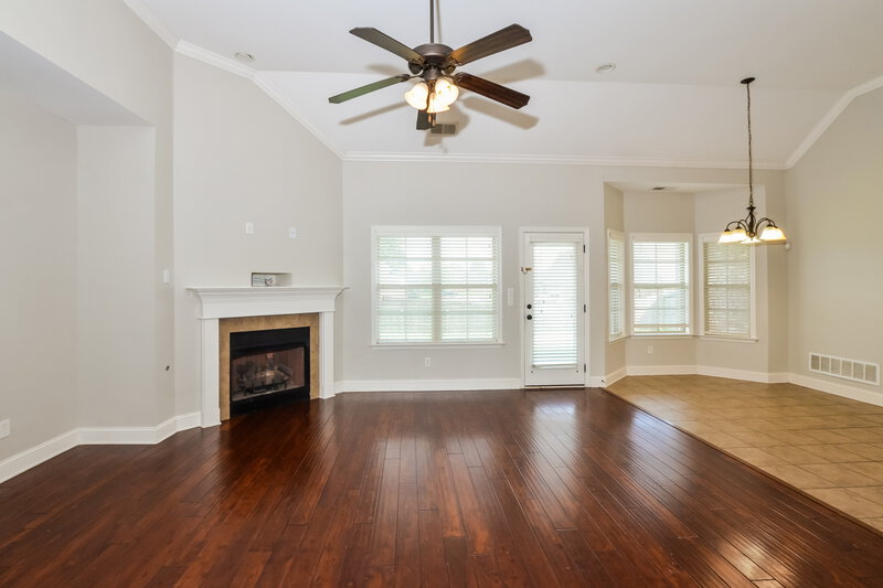 2,400/Mo, 2647 Champion Hills Dr Southaven, MS 38672 Living Room View 2