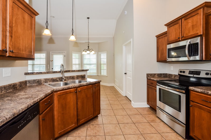 2,400/Mo, 2647 Champion Hills Dr Southaven, MS 38672 Kitchen View 2