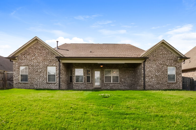 2,400/Mo, 2647 Champion Hills Dr Southaven, MS 38672 Rear View