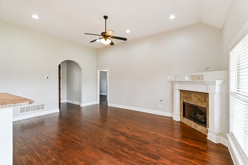 2,230/Mo, 2669 Champion Hills Dr Southaven, MS 38672 Living Room View 3