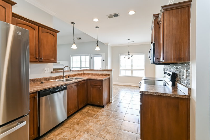 2,230/Mo, 2669 Champion Hills Dr Southaven, MS 38672 Kitchen View 2