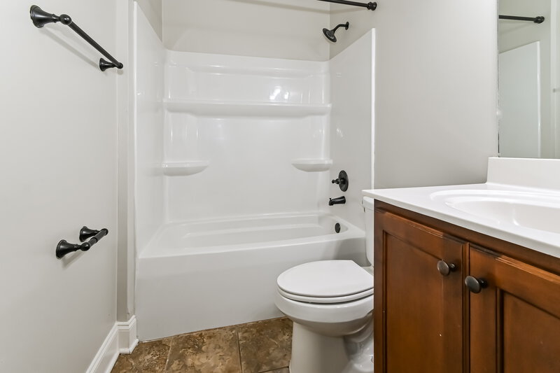 2,230/Mo, 2669 Champion Hills Dr Southaven, MS 38672 Bathroom View