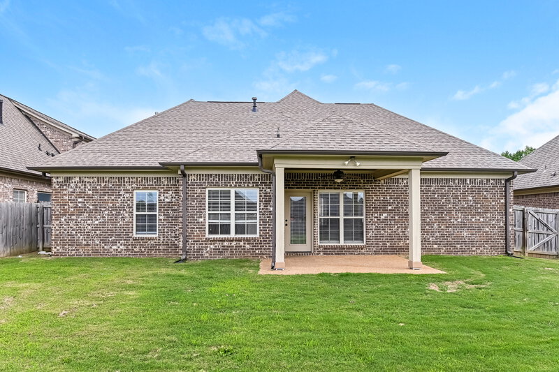 2,230/Mo, 2669 Champion Hills Dr Southaven, MS 38672 Rear View