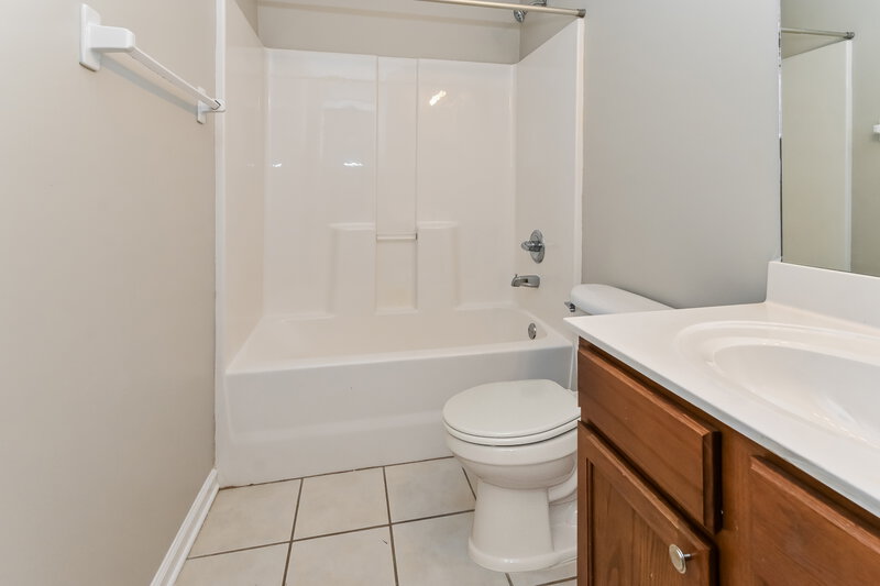 1,575/Mo, 150 Susanne Dr Oakland, TN 38060 Bathroom View