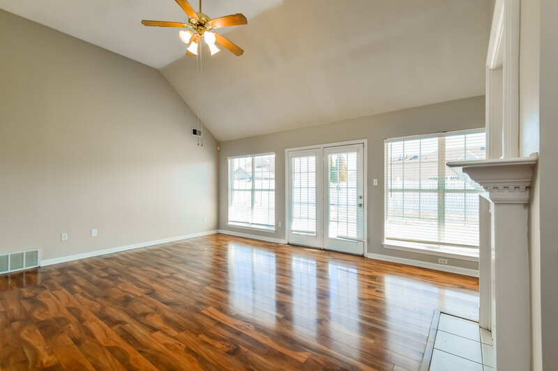 2,200/Mo, 5680 Carter Dr Southaven, MS 38672 Living Room View 2