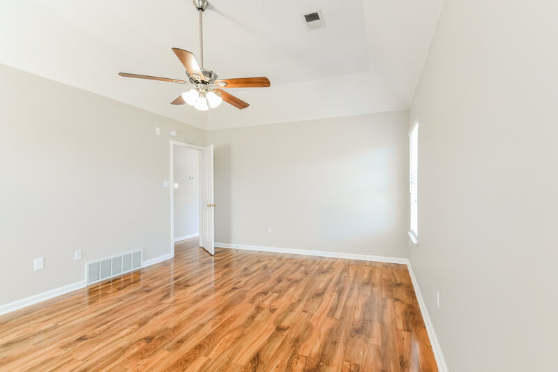 2,200/Mo, 5680 Carter Dr Southaven, MS 38672 Main Bedroom View 2