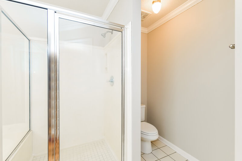 2,200/Mo, 5680 Carter Dr Southaven, MS 38672 Main Bathroom View