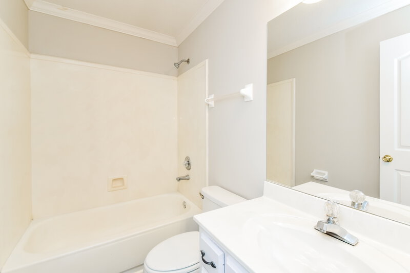 2,200/Mo, 5680 Carter Dr Southaven, MS 38672 Bathroom View