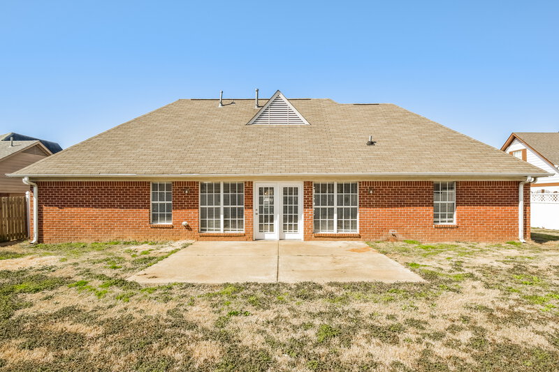2,200/Mo, 5680 Carter Dr Southaven, MS 38672 Rear View 2
