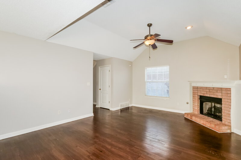 1,785/Mo, 1106 Cross Wood Ln Cordova, TN 38018 Living Room View 2