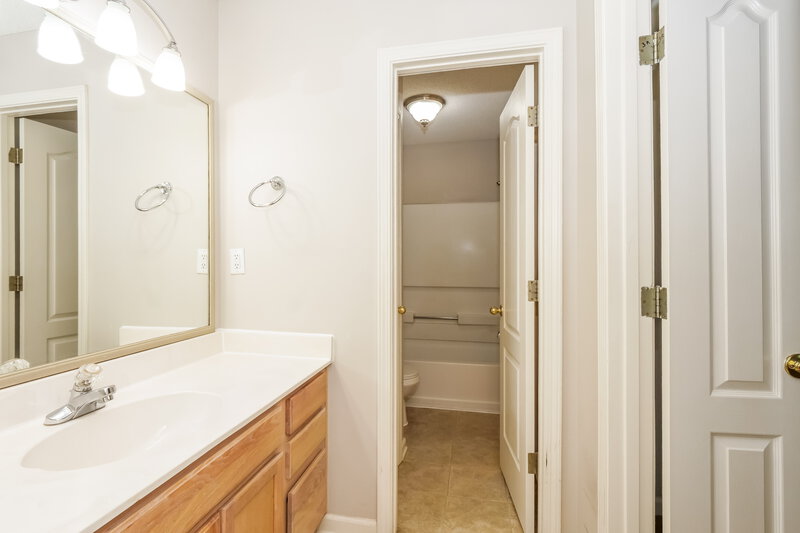 1,785/Mo, 1106 Cross Wood Ln Cordova, TN 38018 Main Bathroom View
