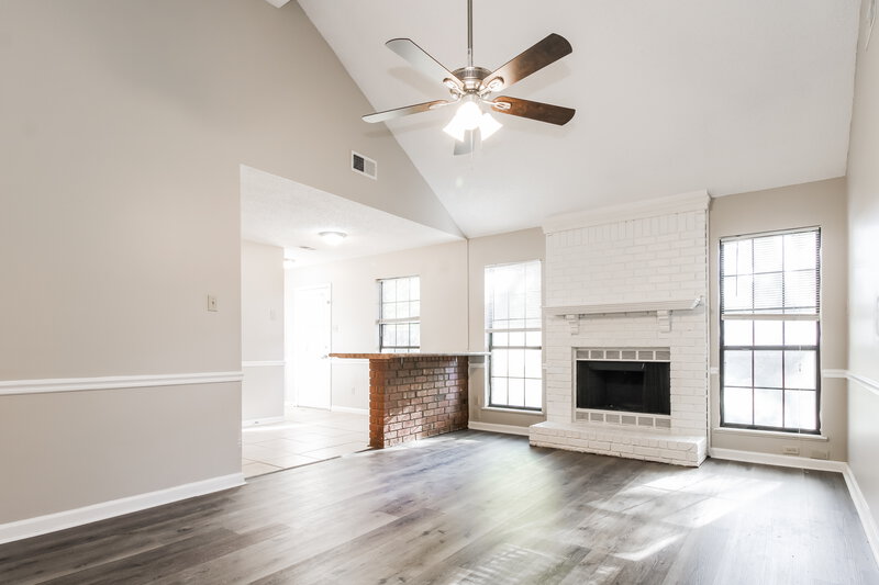 1,620/Mo, 3740 Schanna Dr Memphis, TN 38135 Living Room View 2
