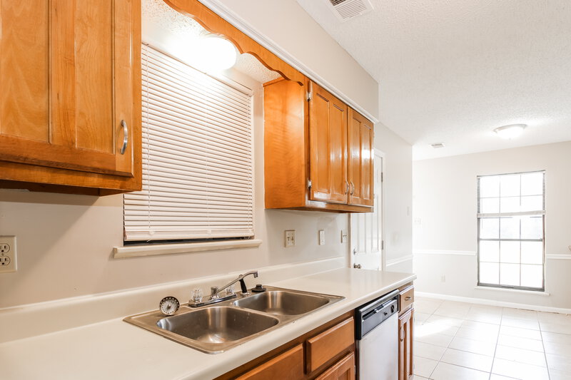 1,620/Mo, 3740 Schanna Dr Memphis, TN 38135 Kitchen View 2