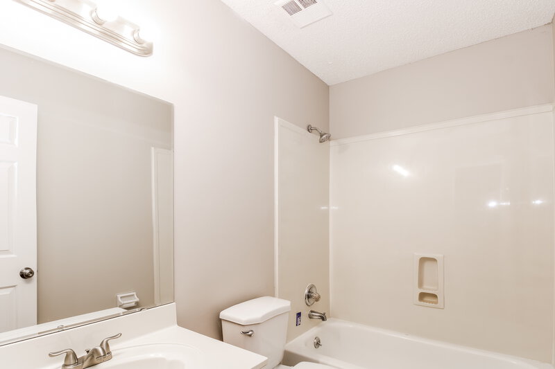 1,620/Mo, 3740 Schanna Dr Memphis, TN 38135 Main Bathroom View