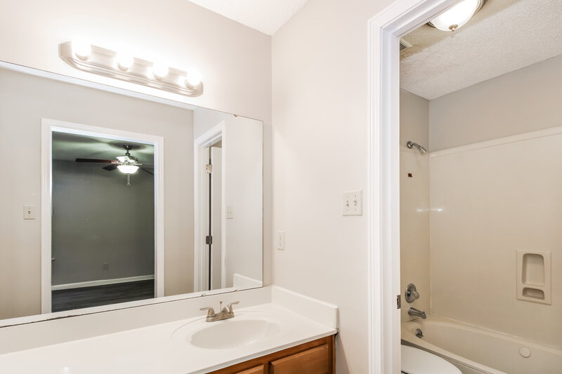 1,620/Mo, 3740 Schanna Dr Memphis, TN 38135 Bathroom View