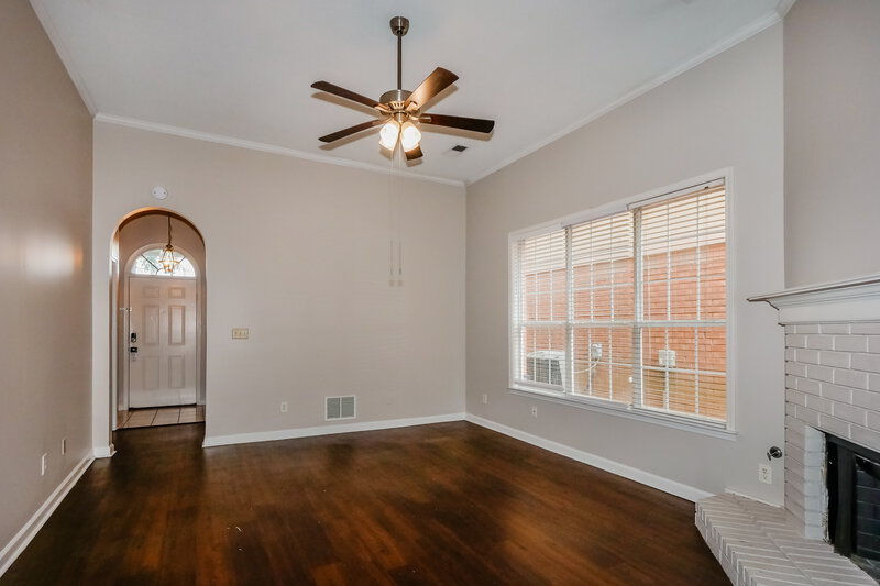 1,740/Mo, 596 N Ericson Rd Cordova, TN 38018 Living Room View