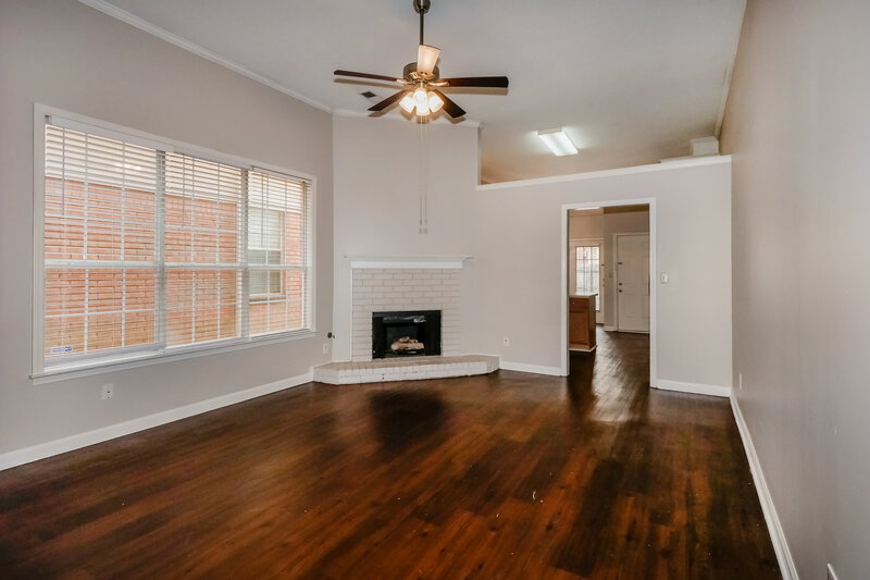 1,740/Mo, 596 N Ericson Rd Cordova, TN 38018 Living Room View 2