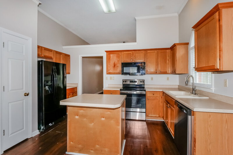 1,740/Mo, 596 N Ericson Rd Cordova, TN 38018 Kitchen View