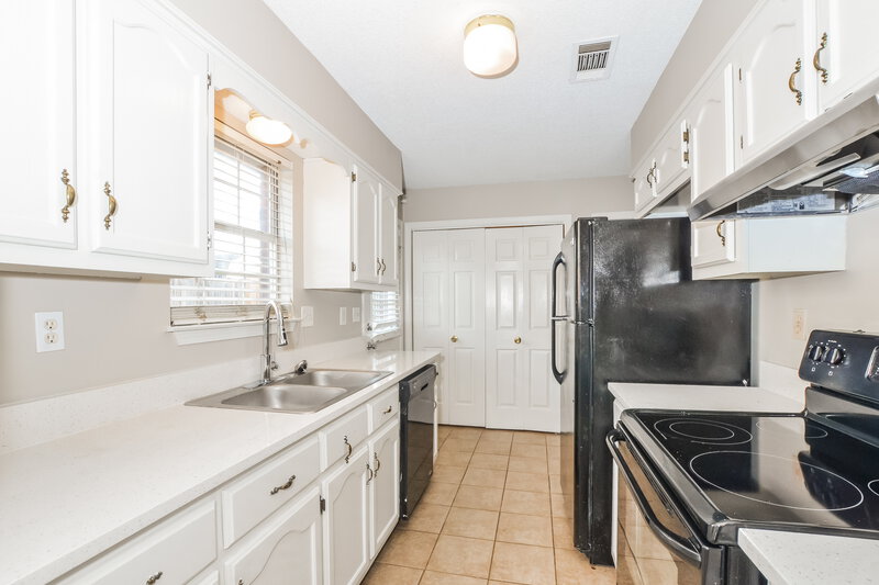 1,470/Mo, 7499 Spinola Cv Memphis, TN 38133 Kitchen View