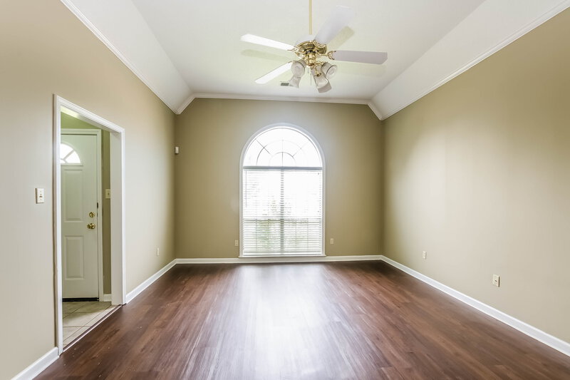 2,270/Mo, 756 N Ericson Rd Cordova, TN 38018 Living Room View