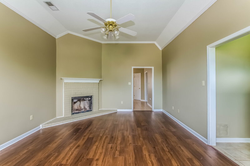 2,270/Mo, 756 N Ericson Rd Cordova, TN 38018 Living Room View 2