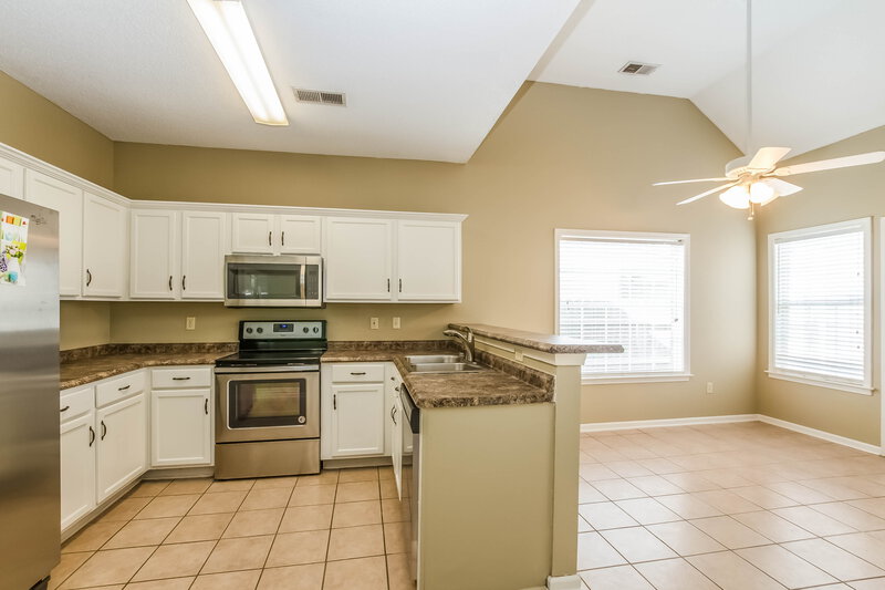 2,270/Mo, 756 N Ericson Rd Cordova, TN 38018 Kitchen View