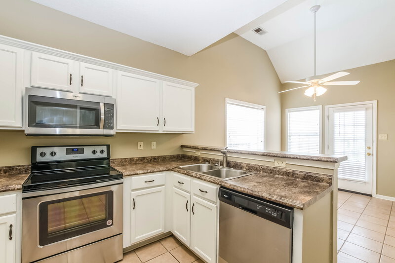 2,270/Mo, 756 N Ericson Rd Cordova, TN 38018 Kitchen View 2