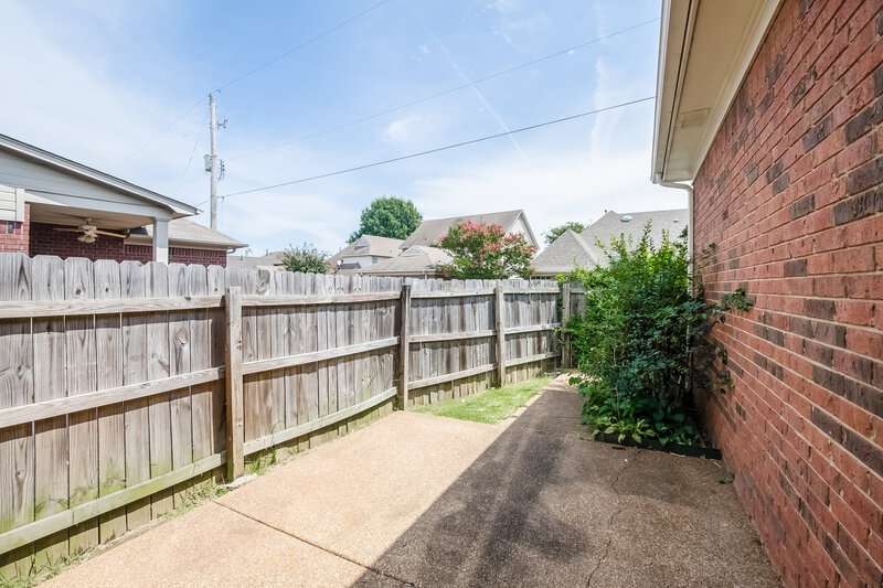 2,270/Mo, 756 N Ericson Rd Cordova, TN 38018 Rear View