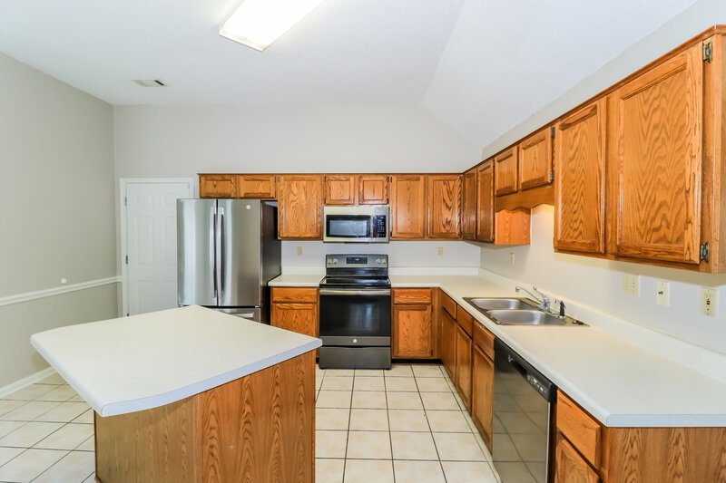 2,245/Mo, 7625 Dexter Park Dr Cordova, TN 38016 Kitchen View