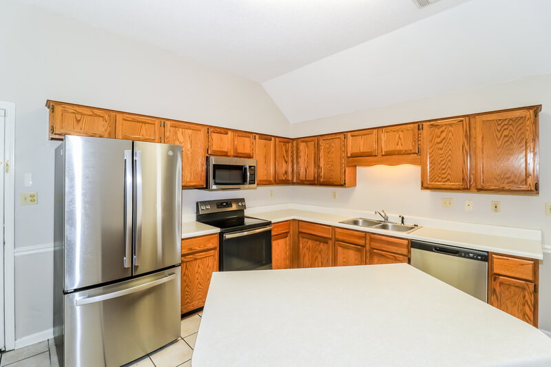 2,245/Mo, 7625 Dexter Park Dr Cordova, TN 38016 Kitchen View 2