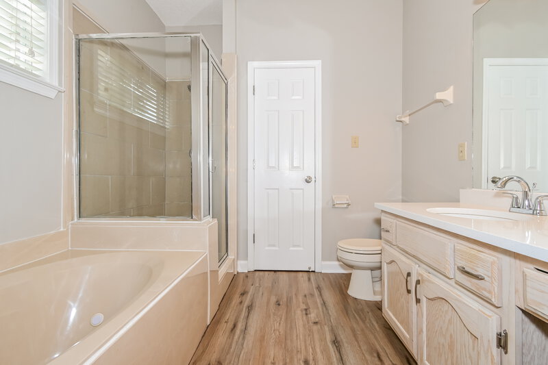 2,480/Mo, 8713 Citrus Bend Dr Cordova, TN 38018 Main Bathroom View