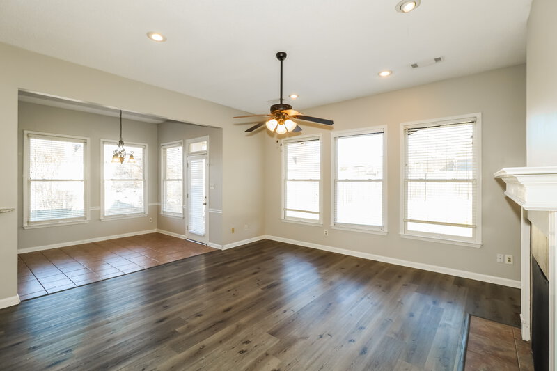 2,405/Mo, 8818 Lybrook Cv E Cordova, TN 38016 Living Room View 2