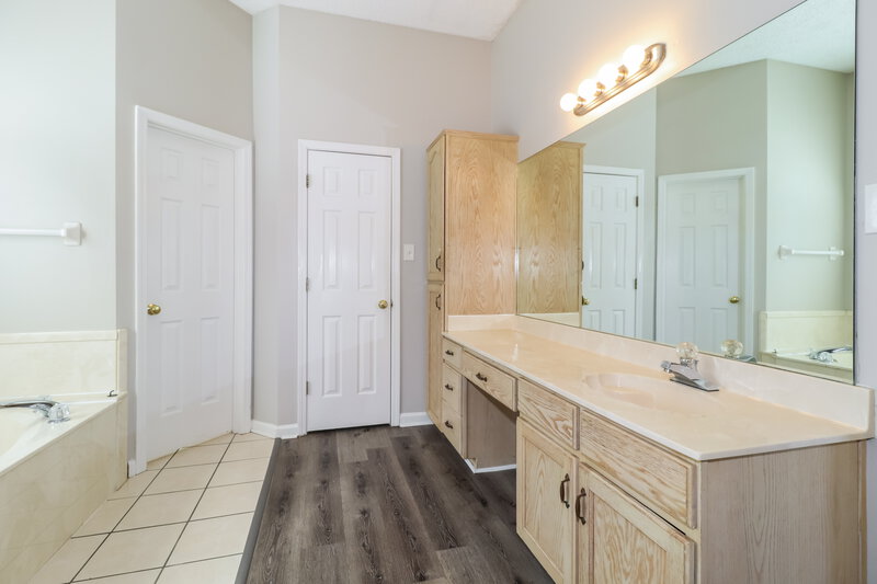 2,405/Mo, 8818 Lybrook Cv E Cordova, TN 38016 Main Bathroom View