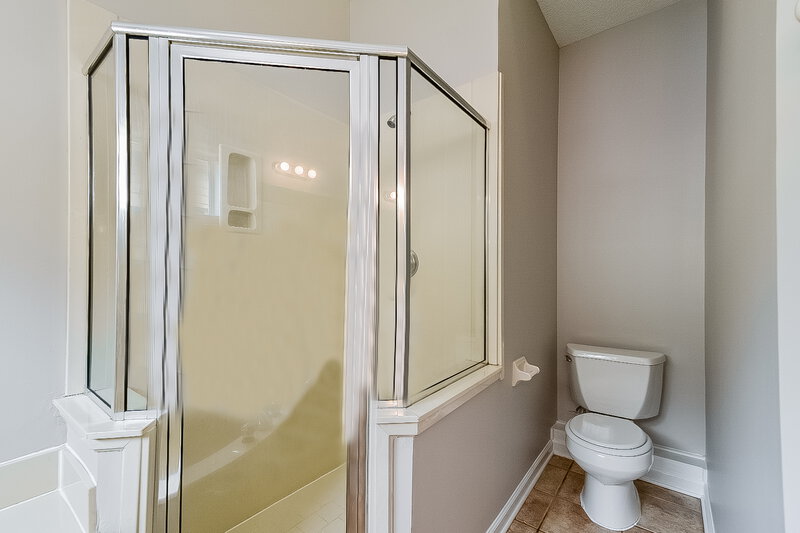 1,870/Mo, 9157 Acadia Pl Cordova, TN 38018 Main Bathroom View 2