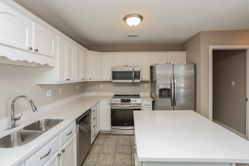 2,015/Mo, 2497 Heather Rdg Southaven, MS 38672 Kitchen View