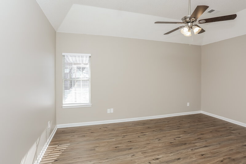2,015/Mo, 2497 Heather Rdg Southaven, MS 38672 Main Bedroom View