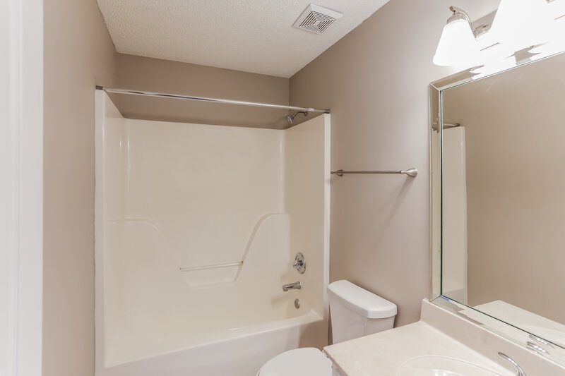 2,015/Mo, 2497 Heather Rdg Southaven, MS 38672 Bathroom View