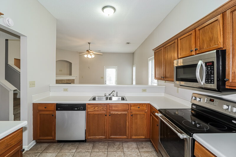 1,690/Mo, 1513 Pemberton Ln Cordova, TN 38016 Kitchen View 2