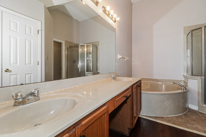 1,690/Mo, 1513 Pemberton Ln Cordova, TN 38016 Main Bathroom View